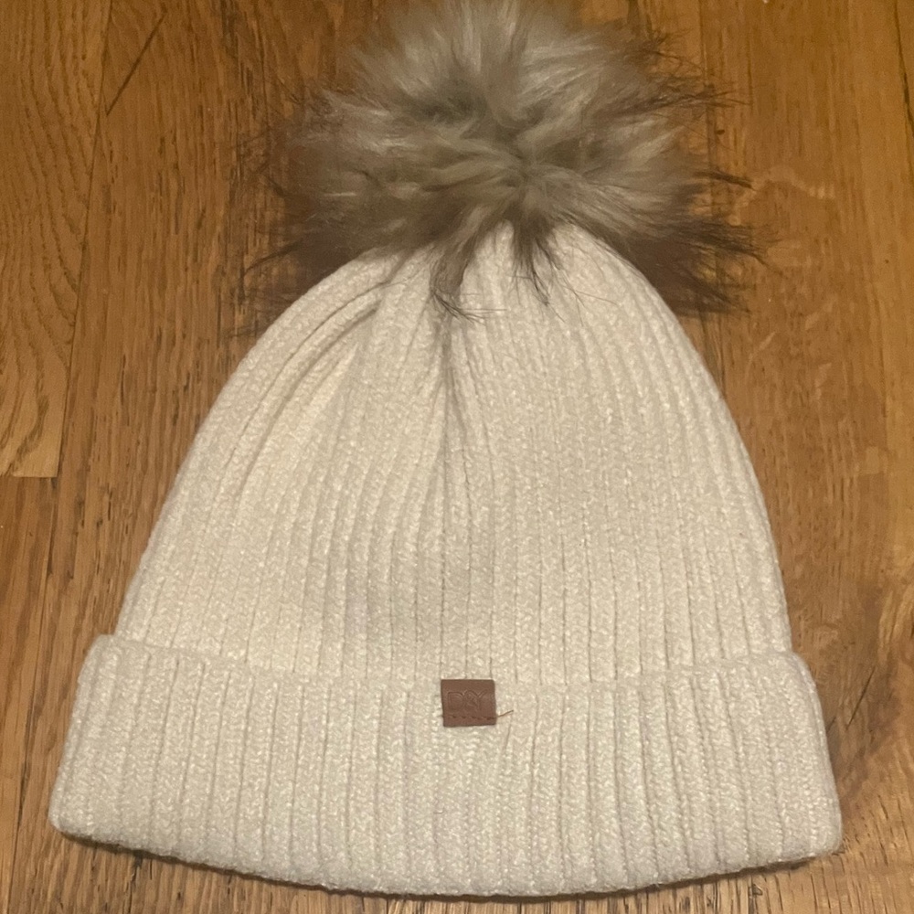 David and Young D&Y Beanie Faux Fur Pom Pom Women's Hat Cream White Knit Lined